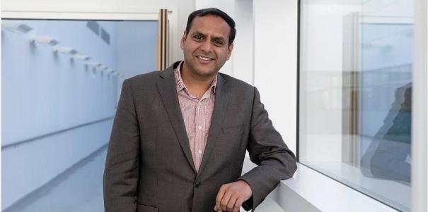 बीच हवा में दो बार दिल का दौरा: यात्री की जान बचाने वाले भारतीय मूल के डॉक्टर |  हवा में दो बार दिल का दौरा, भारतीय मूल के डॉक्टर ने बचाई यात्रियों की जान