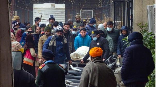 कश्मीर |  जनवरी.1 आतंकवादी हमला: मरने वालों की संख्या बढ़कर 7 |  कश्मीर |  एक और ने अस्पताल में दम तोड़ा, कुल आंकड़ा सात पहुंचा