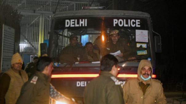 दिल्ली में कार से घसीट कर किशोरी की मौत का मामला: 11 पुलिसकर्मी निलंबित  कंझावला केस |  दिल्ली पुलिस ने ड्यूटी पर तैनात 11 जवानों को सस्पेंड कर दिया है