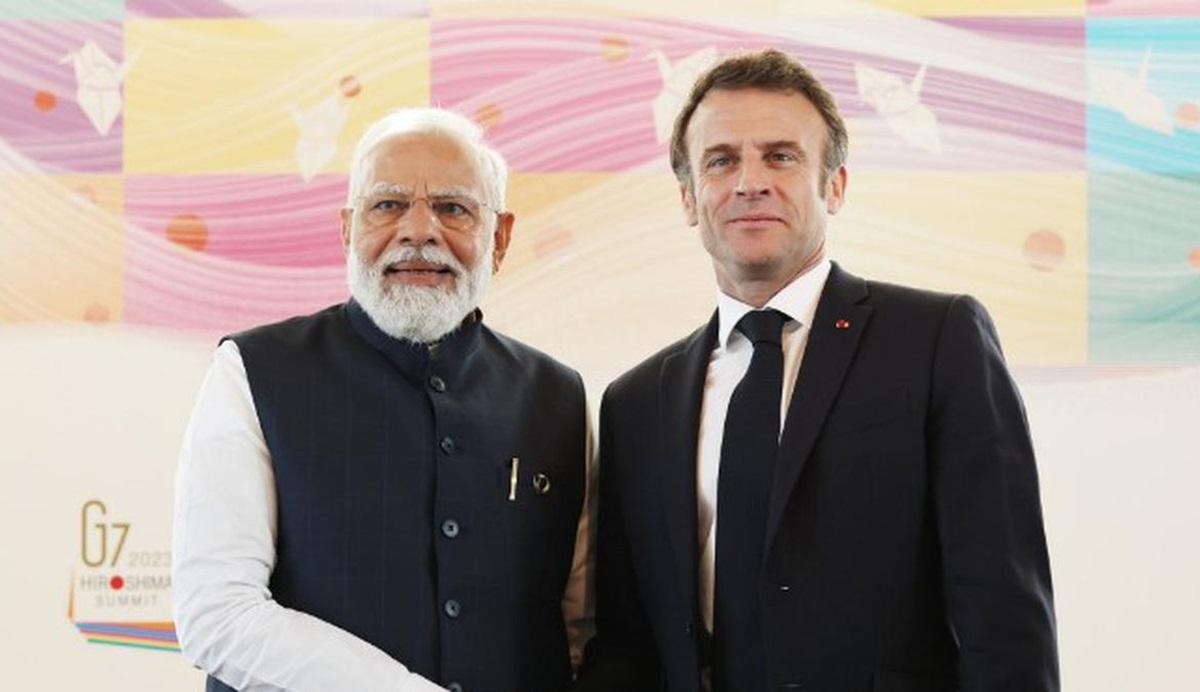 गणतंत्र दिवस समारोह 2024 |  विशेष अतिथि के रूप में भाग लेने के लिए फ्रांस के राष्ट्रपति इमैनुएल मैक्रॉन को निमंत्रण  फ्रांस के राष्ट्रपति इमैनुएल मैक्रॉन को भारत के 2024 गणतंत्र दिवस समारोह में मुख्य अतिथि के रूप में आमंत्रित किया गया