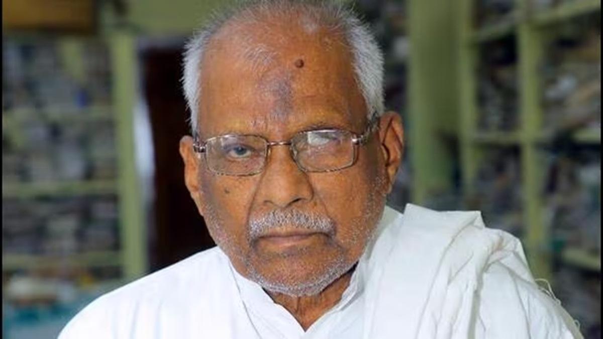 86 वर्षीय व्यक्ति को पद्म श्री पुरस्कार, जिन्होंने अपने घर को 2 लाख पुस्तकों के साथ एक सार्वजनिक पुस्तकालय में बदल दिया  केरल में अपने आवास को सार्वजनिक पुस्तकालय में बदलने वाले 86 वर्षीय व्यक्ति को पद्म श्री पुरस्कार से सम्मानित किया गया
