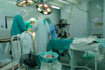 हॉस्पिटल में इलाज के लिए भर्ती हुआ 5 साल का बच्चा, डॉक्टरों ने सिर से निकाली ऐसी चीज़ देखकर हर कोई दंग रह गया