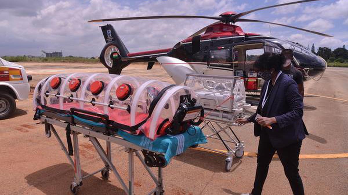देश में पहली बार उत्तराखंड में हेलीकॉप्टर एम्बुलेंस की शुरुआत की जाएगी  देश में पहली बार उत्तराखंड में हेलीकॉप्टर एम्बुलेंस की शुरुआत की जाएगी