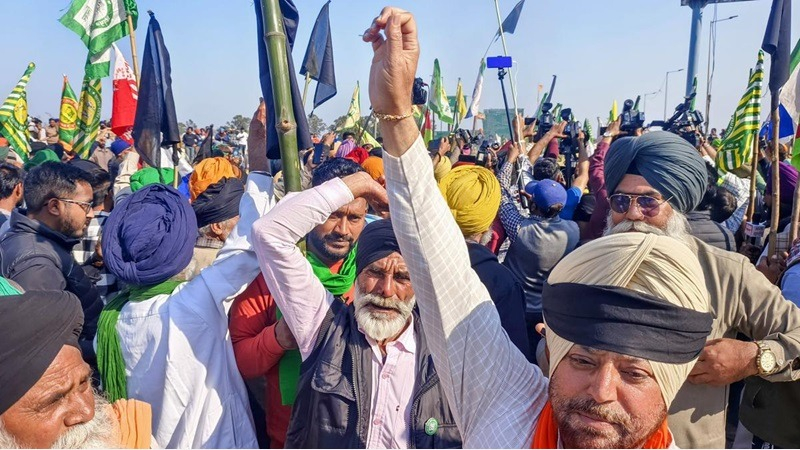 दिल्ली सैलो विरोध प्रदर्शन 29 फरवरी तक निलंबित: किसान संघ की घोषणा |  किसानों ने 'दिल्ली चलो' मार्च को 29 फरवरी तक रोक दिया है और पंजाब-हरियाणा सीमाओं पर डटे रहेंगे
