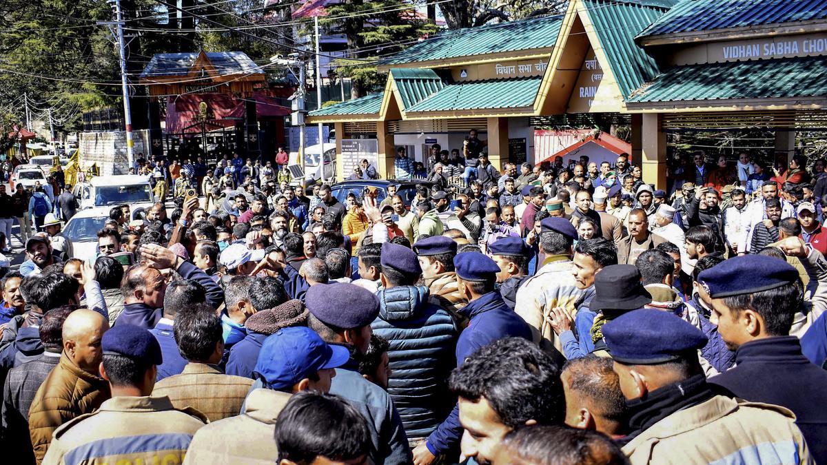 बीजेपी विधायक निलंबित: हिमाचल विधानसभा दंगा- क्या हुआ?  |  हिमाचल प्रदेश विधानसभा का बजट सत्र अनिश्चितकाल के लिए स्थगित