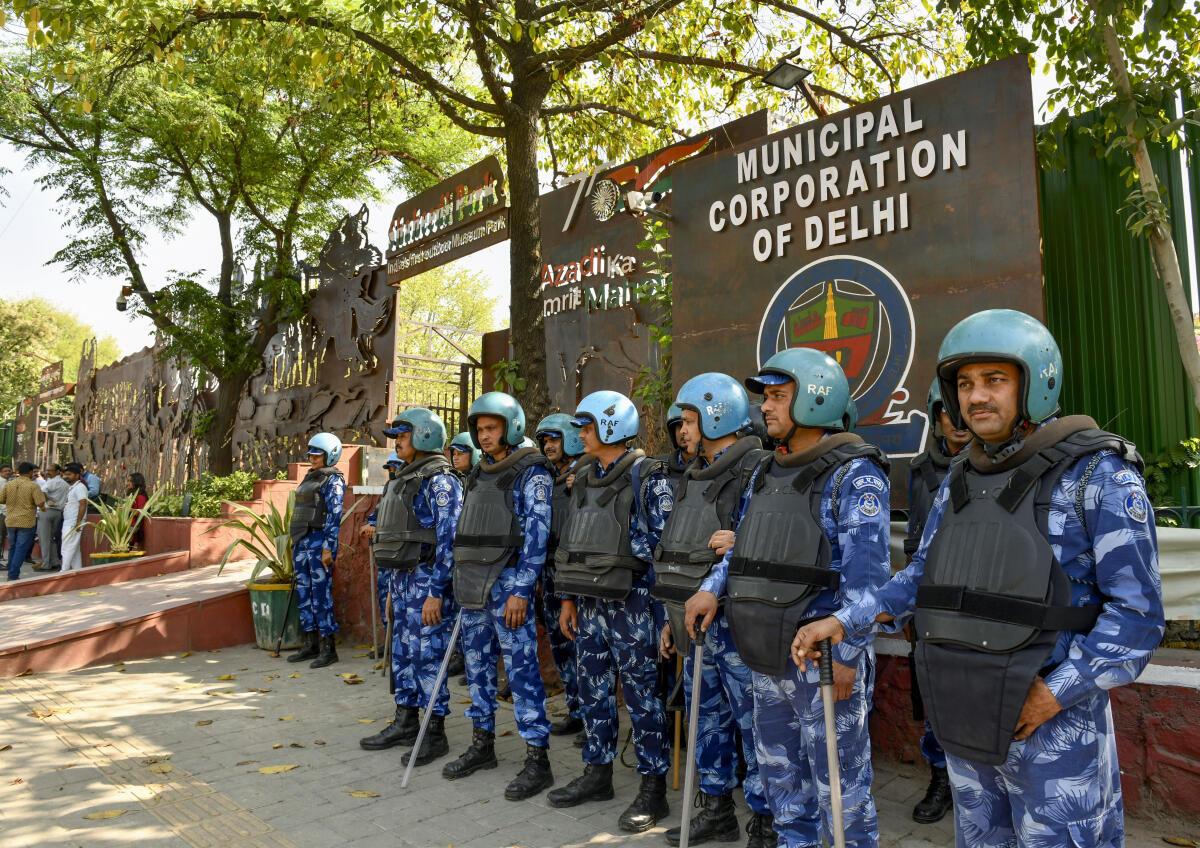 केजरीवाल की गिरफ्तारी के खिलाफ AAP का प्रदर्शन- दिल्ली में बढ़ाई गई पुलिस सुरक्षा |  अरविंद केजरीवाल की गिरफ्तारी के खिलाफ AAP की योजना, दिल्ली में कड़ी सुरक्षा