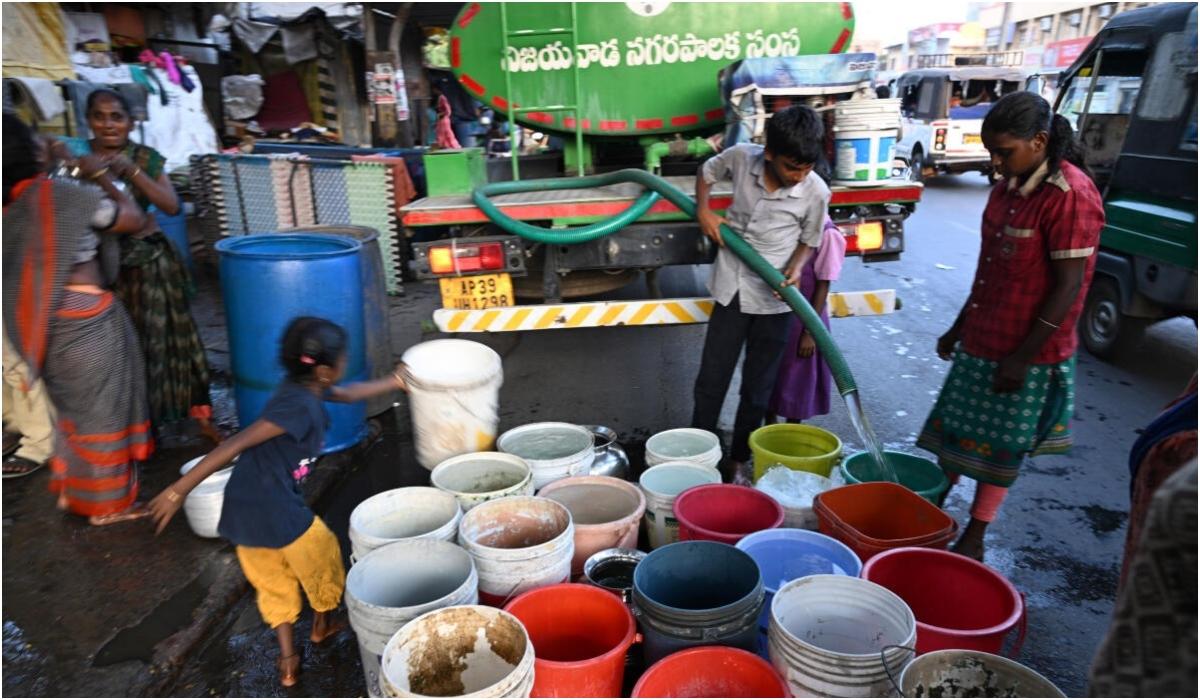 बैंगलोर |  बड़े पैमाने पर पानी की कमी: पानी बर्बाद करने पर 5 हजार रुपए जुर्माना |  बेंगलुरु में पीने का पानी बर्बाद करते पाए जाने पर निवासियों को 5,000 रुपये का जुर्माना भरना पड़ेगा
