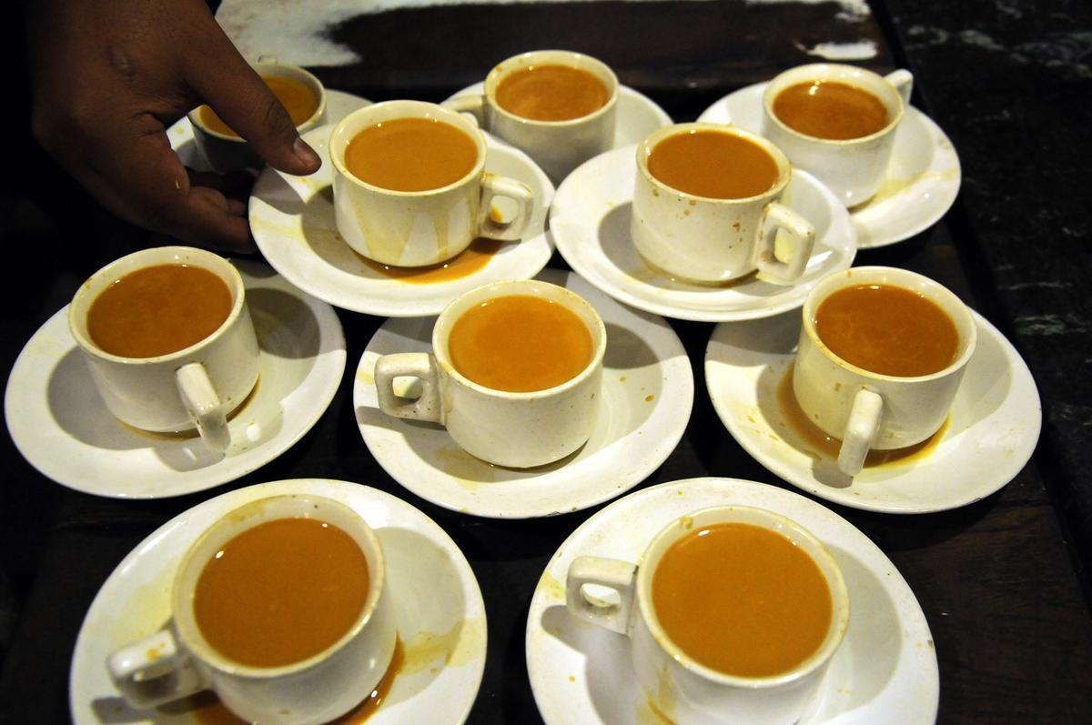 आईसीएमआर ने भोजन से पहले और बाद में चाय या कॉफी से परहेज करने की सलाह दी है