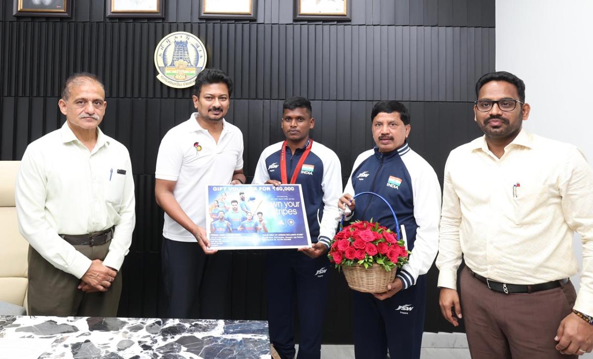 मंत्री उदयनिधि ने पैरालिंपिक में पदक जीतने वाले मारियाप्पन को बधाई दी मंत्री उदयनिधि ने पैरालिंपिक में पदक जीतने वाले मारियाप्पन को बधाई दी