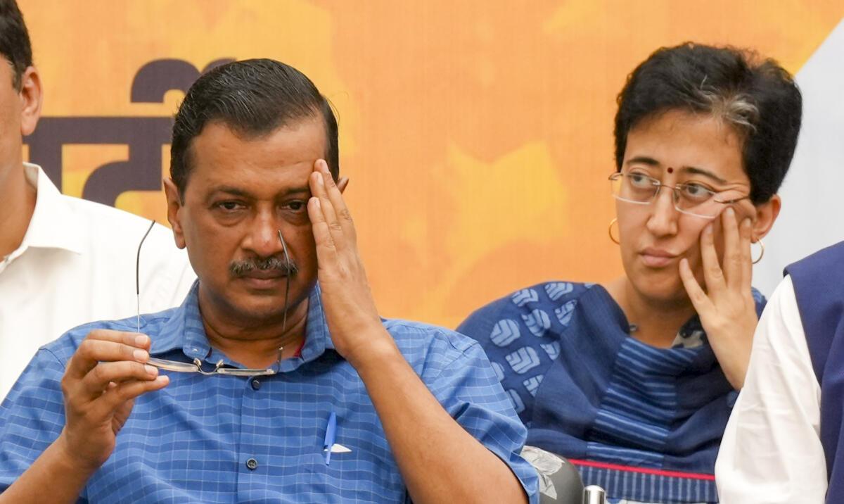 क्या है 48 घंटे का राज, केजरीवाल के इस्तीफे पर बीजेपी का सवाल