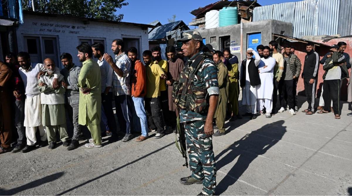 जम्मू और कश्मीर चुनाव: जम्मू-कश्मीर चुनाव में दोपहर 1 बजे तक 41.17% मतदान दर्ज किया गया जम्मू और कश्मीर चुनाव: जम्मू-कश्मीर चुनाव में दोपहर 1 बजे तक 41.17% मतदान दर्ज किया गया