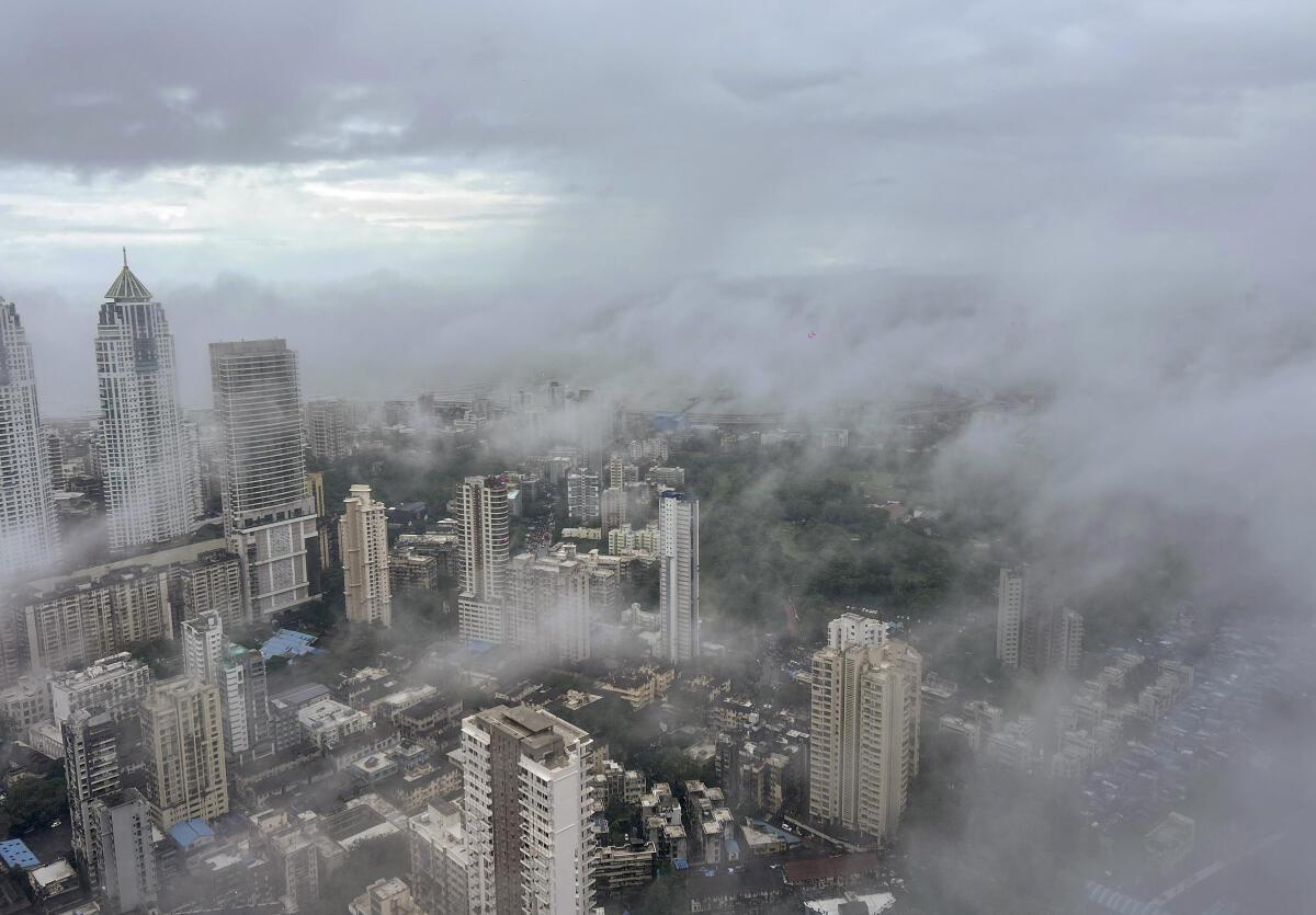 मुंबई के लिए भारी बारिश की चेतावनी, पूरे सप्ताह बारिश जारी रहने की संभावना