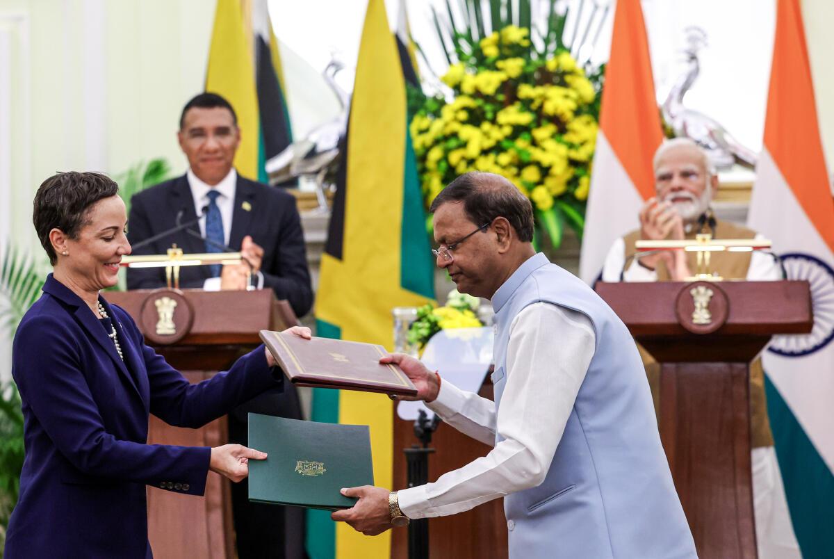 जमैका के पीएम एंड्रयू होल्नेस ने पीएम मोदी से की मुलाकात, 4 समझौतों पर हस्ताक्षर