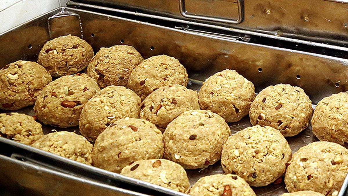 तिरूपति लड्डू विवाद: सुप्रीम कोर्ट ने दिए नए सिरे से जांच के आदेश तिरूपति लड्डू विवाद: सुप्रीम कोर्ट ने दिए नए सिरे से जांच के आदेश