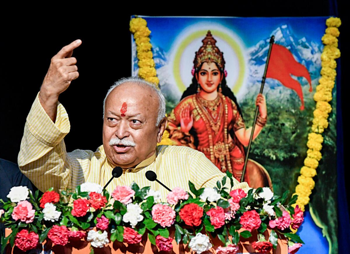 हिंदू समुदाय को अपनी सुरक्षा के लिए एकजुट होना होगा: आरएसएस प्रमुख मोहन भागवत हिंदू समुदाय को अपनी सुरक्षा के लिए एकजुट होना होगा: आरएसएस प्रमुख मोहन भागवत