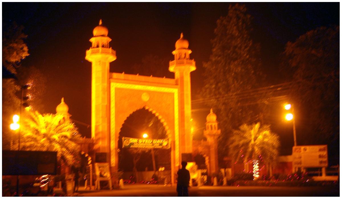 अलीगढ़ मुस्लिम यूनिवर्सिटी को अल्पसंख्यक दर्जा मामले में सुप्रीम कोर्ट का फैसला जल्द आएगा अलीगढ़ मुस्लिम यूनिवर्सिटी को अल्पसंख्यक दर्जा मामले में सुप्रीम कोर्ट का फैसला जल्द आएगा