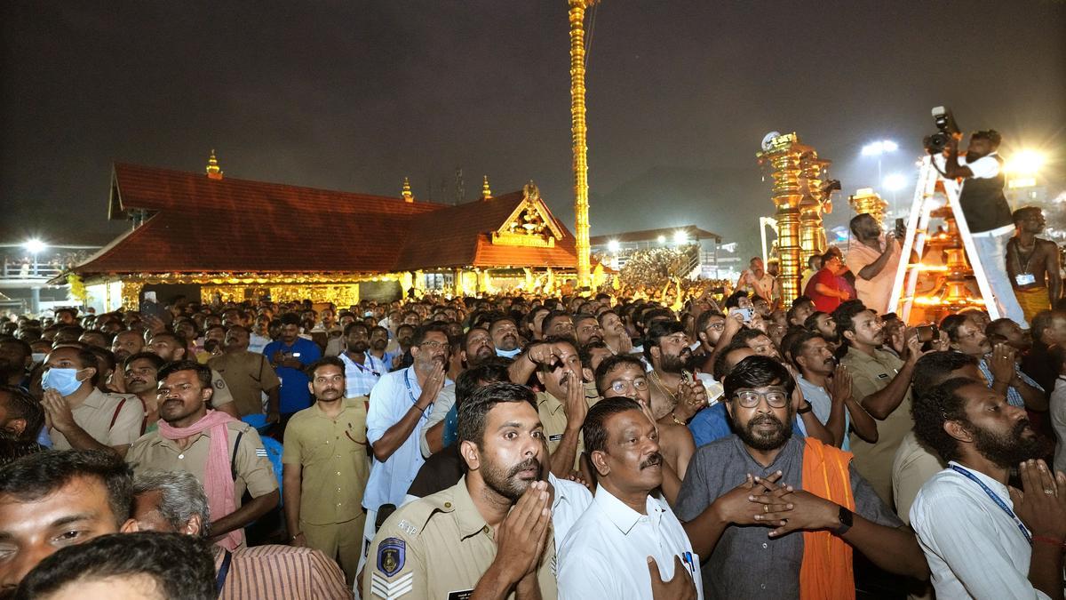 बीजेपी, कांग्रेस पार्टियां केरल सरकार के फैसले के खिलाफ बीजेपी, कांग्रेस पार्टियां केरल सरकार के फैसले के खिलाफ