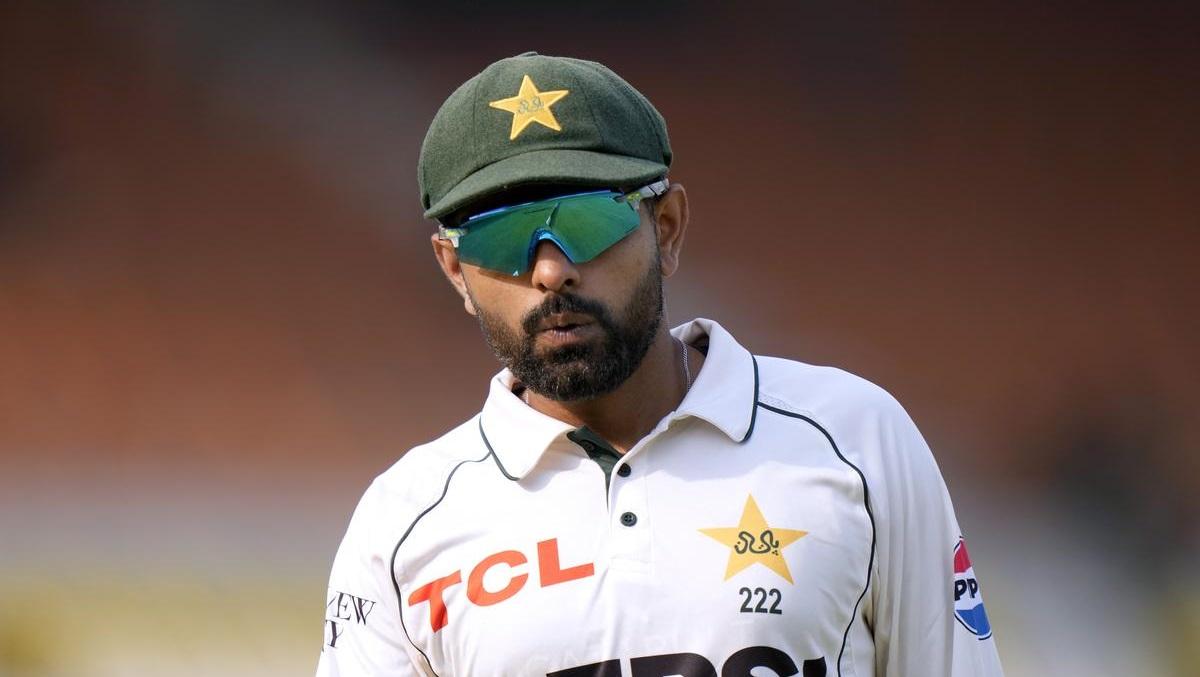 इंग्लैंड के खिलाफ बाबर आजम को पाकिस्तान टेस्ट क्रिकेट टीम से बाहर कर दिया गया