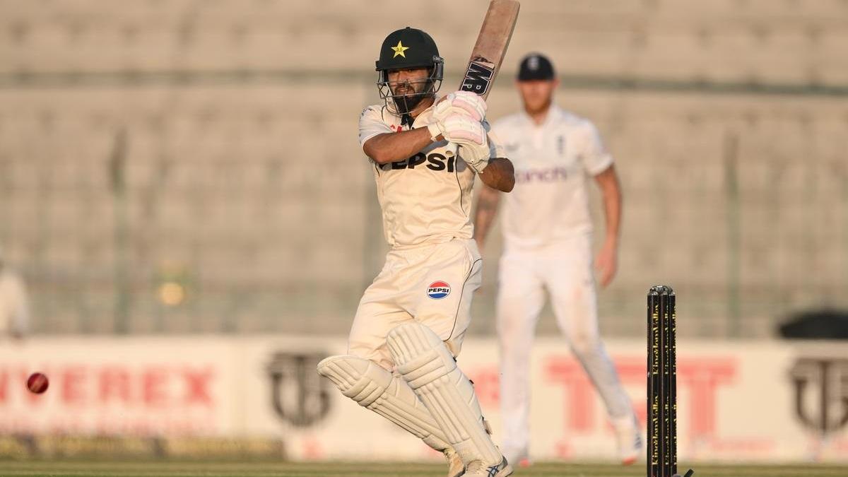 कामरान गुलाम ने जड़ा शतक, इंग्लैंड टेस्ट मैच में पाकिस्तान ने बनाए 259 रन