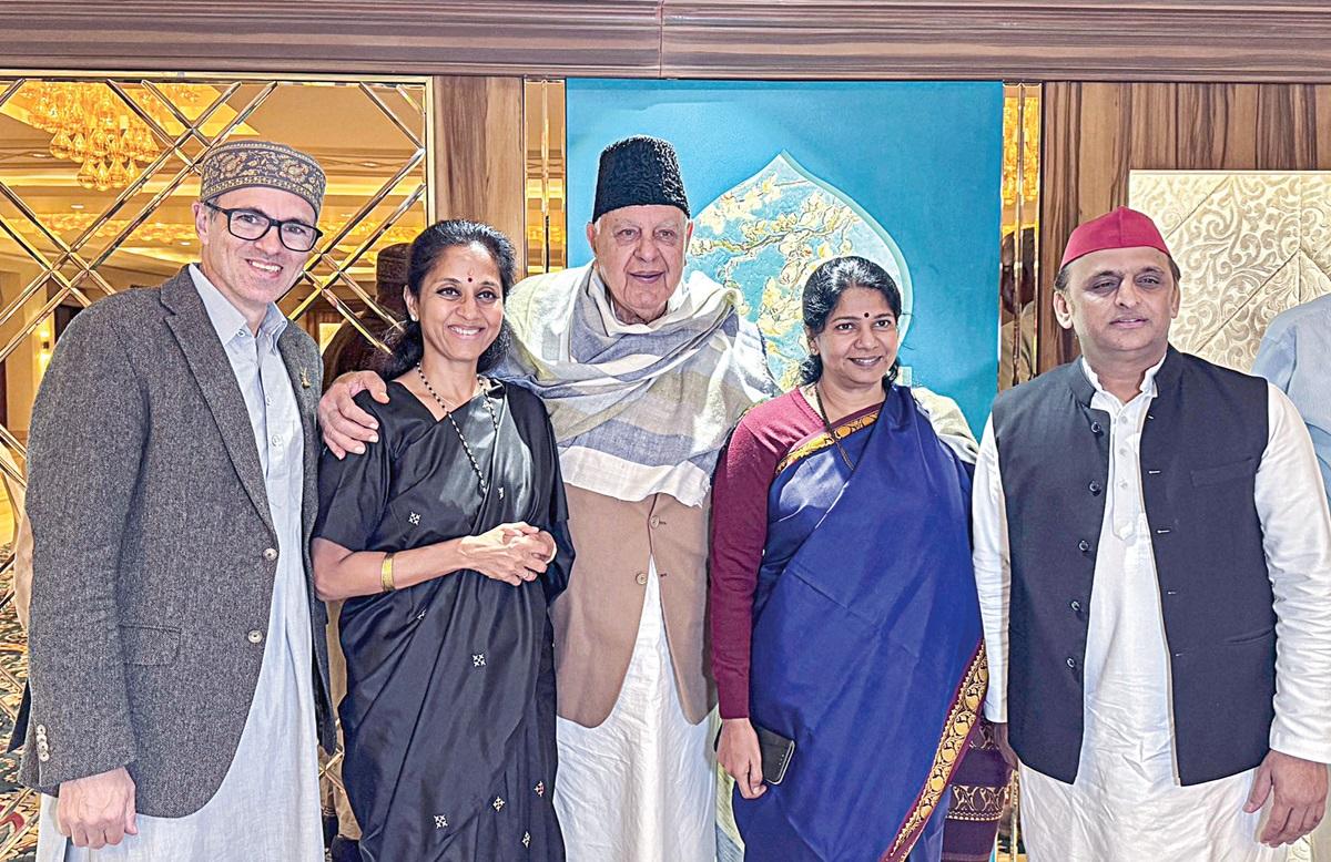 उमर अब्दुल्ला ने कश्मीर के मुख्यमंत्री पद की शपथ ली उमर अब्दुल्ला ने कश्मीर के मुख्यमंत्री पद की शपथ ली