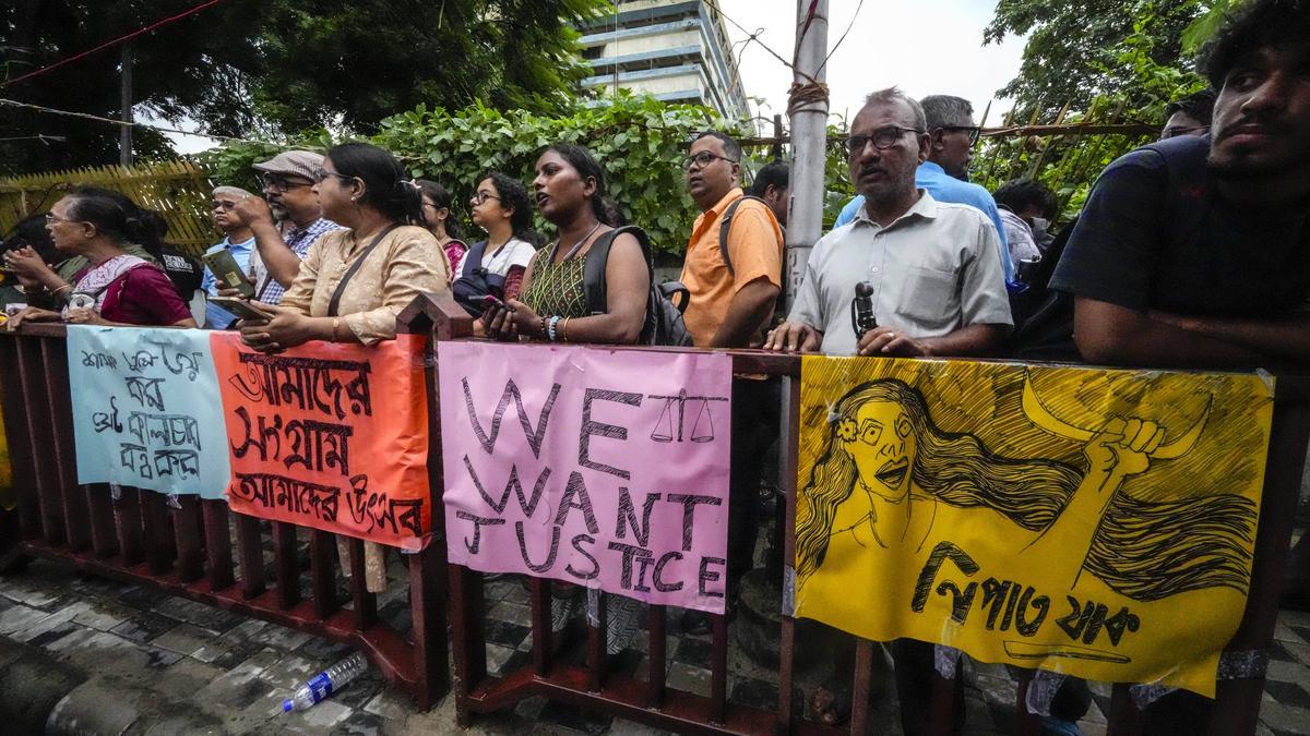 पश्चिम बंगाल में महिला डॉक्टर की हत्या के पिता की अमित शाह से मिलने की इच्छा पश्चिम बंगाल में महिला डॉक्टर की हत्या के पिता की अमित शाह से मिलने की इच्छा