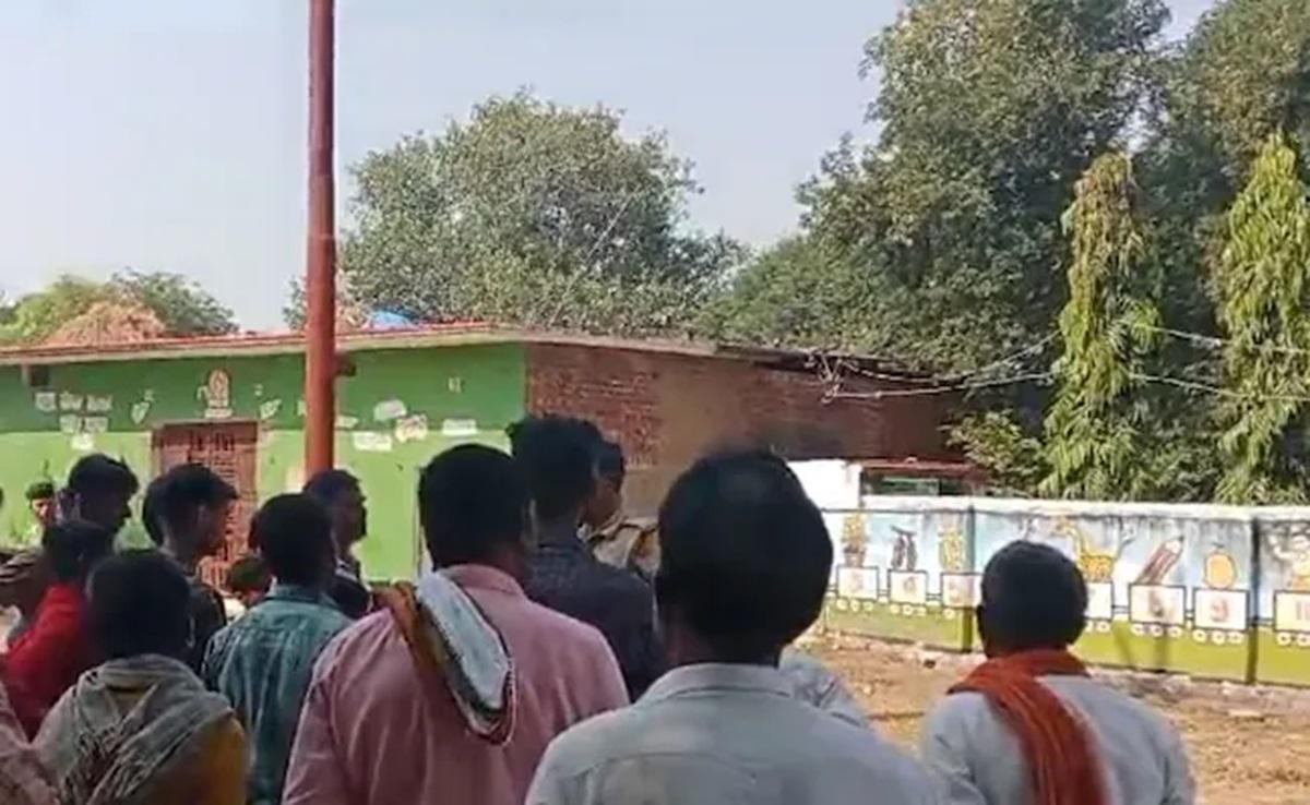 गुड टच बैड टच से यूपी के स्कूल में यौन उत्पीड़न का खुलासा, शिक्षक गिरफ्तार गुड टच बैड टच से यूपी के स्कूल में यौन उत्पीड़न का खुलासा, शिक्षक गिरफ्तार