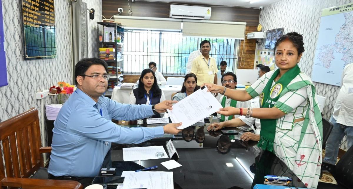 झारखंड चुनाव: कल्पना सोरन ने कांठे विधानसभा क्षेत्र से नामांकन दाखिल किया