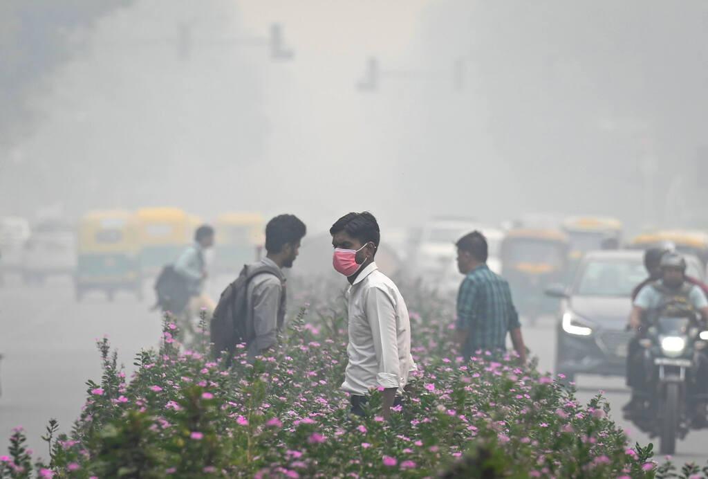 पटाखों पर प्रतिबंध के बावजूद दिवाली से कुछ दिन पहले दिल्ली में हवा की गुणवत्ता बेहद खराब