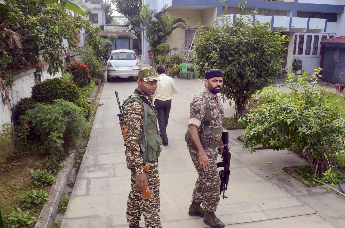 झारखंड में इनकम टैक्स की छापेमारी, सीएम सोरेन के करीबी के ठिकानों की भी तलाशी झारखंड में इनकम टैक्स की छापेमारी, सीएम सोरेन के करीबी के ठिकानों की भी तलाशी