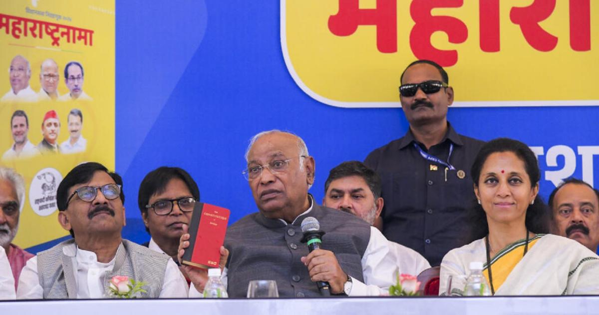 मोदी को प्राइमरी स्कूल में ही भेजना चाहिए, रेड बुक पर खड़गे की टिप्पणी