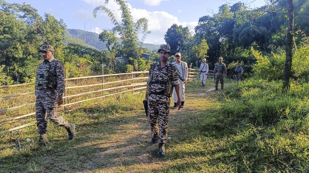 मणिपुर हिंसा: स्थिति तनावपूर्ण, कई इलाकों में कर्फ्यू लगाया गया, गश्त जारी है