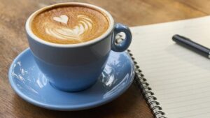 यदि आप नाश्ते से पहले कॉफी ले रहे हैं, तो इसे ध्यान से पढ़ें