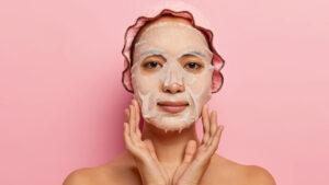 शीट मस्क घर पर कैसे बनाएं शीट मस्क घर पर कैसे बनाएं