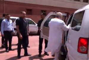 केंद्रीय गृह मंत्री अमित शाह संसद से बाहर निकलते हुए