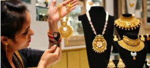 सोना सस्ता, चांदी महंगी, जानें 12 अगस्त के ताज़ा रेट