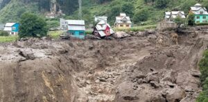जम्मू–कश्मीर में बादल फटने से तबाही, कठुआ में 4 की मौत, कई गांवों का संपर्क टूटा जम्मू–कश्मीर में बादल फटने से तबाही, कठुआ में 4 की मौत, कई गांवों का संपर्क टूटा