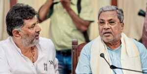 कर्नाटक: विधानसभा में सीएम सिद्धारमैया, डिप्टी सीएम डीके शिवकुमार और गृह मंत्री पहुंचे कर्नाटक: विधानसभा में सीएम सिद्धारमैया, डिप्टी सीएम डीके शिवकुमार और गृह मंत्री पहुंचे