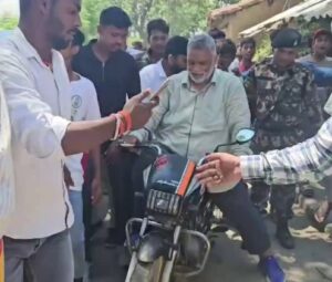 बिहार: वोटर अधिकार यात्रा में बाइक से शामिल हुए पूर्णिया सांसद पप्पू यादव