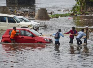 पुणे जिले में रेड अलर्ट, नदी किनारे रहने वालों से सतर्क रहने की अपील