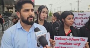 जम्मू-कश्मीर: छात्रों ने किस्तवार और कठुआ हादसे के पीड़ितों के लिए प्रार्थना की