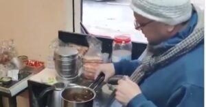 उत्तराखंड: सीएम पुष्कर सिंह धामी ने गैरसैंण के भरारीसैंण में लोगों से की मुलाकात उत्तराखंड: सीएम पुष्कर सिंह धामी ने गैरसैंण के भरारीसैंण में लोगों से की मुलाकात