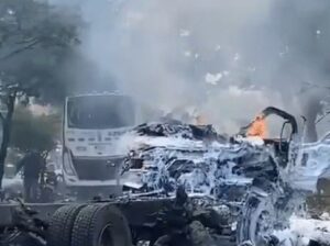 कोलंबिया में आतंकी हमले: एयरबेस के पास धमाका और पुलिस हेलिकॉप्टर पर ड्रोन अटैक, 18 की मौत कोलंबिया में आतंकी हमले: एयरबेस के पास धमाका और पुलिस हेलिकॉप्टर पर ड्रोन अटैक, 18 की मौत