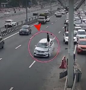 गाजियाबाद: तेज रफ्तार कार ने सिपाही को उड़ाया, 130 की स्पीड में टक्कर, 100 मीटर दूर जाकर गिरा जवान