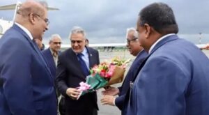 बांग्लादेश पहुंचे पाकिस्तानी विदेश मंत्री इशाक डार, जमात-ए-इस्लामी नेताओं से मुलाकात