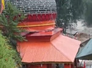 वैष्णो देवी में लैंडस्लाइड, डोडा में बादल फटा, मनाली में तबाही का मंजर
