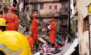 विरार ईस्ट में रामाबाई अपार्टमेंट का हिस्सा ढहा, 2 की मौत, कई घायल