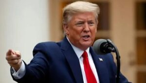 अमेरिकी नागरिकता देने से पहले पड़ोसियों से पूछताछ करेगी ट्रम्प प्रशासन, चरित्र-व्यवहार की जांच पर जोर अमेरिकी नागरिकता देने से पहले पड़ोसियों से पूछताछ करेगी ट्रम्प प्रशासन, चरित्र-व्यवहार की जांच पर जोर