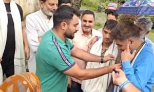 बॉक्सिंग चैंपियन मोहम्मद यासिर से मिले बीजेपी नेता रविंदर रैना