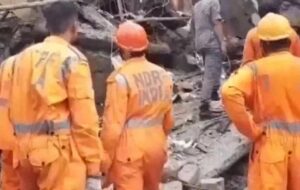 महाराष्ट्र के विरार में 4 मंजिला इमारत गिरी, 6 की मौत, 8 घायल महाराष्ट्र के विरार में 4 मंजिला इमारत गिरी, 6 की मौत, 8 घायल