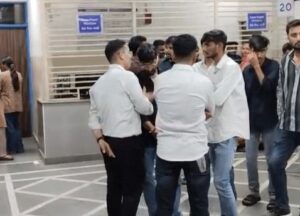 भुज में कॉलेज छात्रा की हत्या, दोस्त को भी चाकू मारा भुज में कॉलेज छात्रा की हत्या, दोस्त को भी चाकू मारा